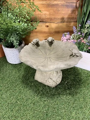 STONE GARDEN FROG TOAD LILY BIRD BATH STATUE ORNAMENT  - Image 1 of 4