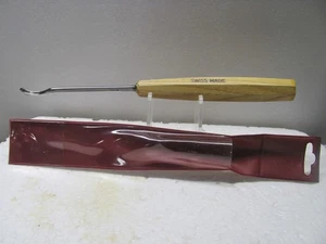 Neu im Kunststoffkoffer Swiss Made #12 gebogener Stechbeitel; nie benutzt - Bild 1 von 4