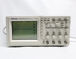 Tektronix TDS 224 100MHz 4 Channels Digital Storage Oscilloscope - Picture 1 of 8
