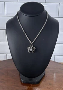 Bigiotteria vintage - COLLANA Con PENDENTE STELLA NERA, GIROCOLLO, anni 2000 - Foto 1 di 3