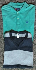 2 Men's Sz Medium CHAPS 2 Button SS Polo & GAP Sleeveless V Neck Sweater Cotton - Picture 1 of 9