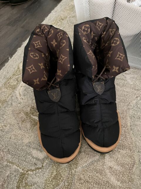 Louis Vuitton pillow comfort ankle boot 38 7.5/8 EUC Black and Tan with Box