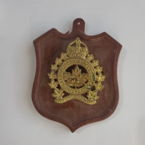 Insignia de gorra canadiense del regimiento superior del lago posterior a la Segunda Guerra Mundial - Imagen 1 de 4