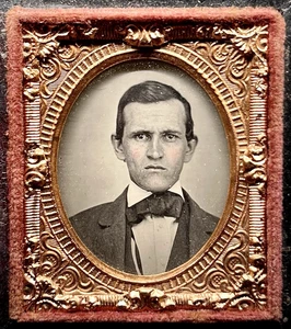 RARE 1/16 PLATE AMBROTYPE - A SHARP & BOLD YOUNG GENTLEMAN - INSIDE FULL CASE - Picture 1 of 3