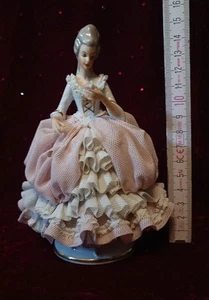Dresdener Sandizell Porzellanfigur mit Spitzenkleid, Made In Germany,15 cm - Bild 1 von 5