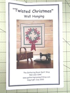 Patrón de edredón colgante de pared "Twisted Christmas" de The Gathering Room Quilt Shop - Imagen 1 de 2