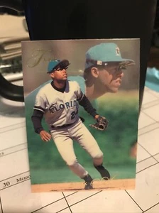 1993 Flair Baseball Card #45 Alex Arias - Picture 1 of 3