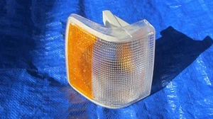 1990 1991 1992 Volvo 740 Turn signal Turn Light Right Passenger Side - Picture 1 of 6