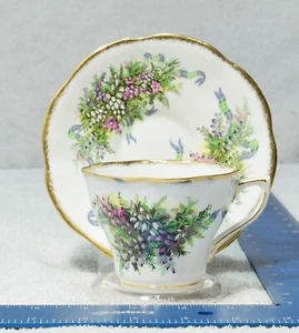 Taza y platillo Rosina England porcelana de hueso enebro diseño de bayas y cinta adorno dorado - Imagen 1 de 5