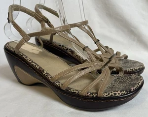 J-41 Adventure On Figi Tan Strappy Sandals 9M Beige Faux Leather Ankle Strap - Picture 1 of 12