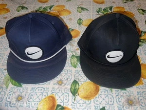 Nike Golf 1 Größe Seil abgenutzt Druckknopflasche Mütze Kappe Swoosh Outdoor Unisex schwarz/blau - Bild 1 von 18