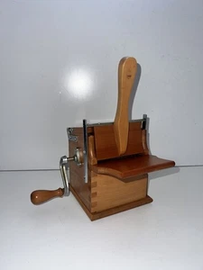 Alessi Zwergi Davide Piazza Parmesanreibe aus Birnholz gefertigt Parmesan Mühle - Bild 1 von 9