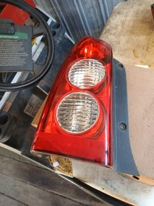2005 Mazda Tribute Leaf Tail Light - Foto 1 di 2