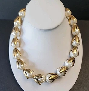 Vintage Lenora Dame Gold Floral Leaf & Large Faux Pearl Beads Necklace (LP) - Picture 1 of 6