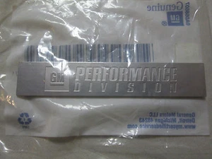 CHEVROLET CAMARO SS CTS GM PERFORMANCE DIVISION INTAKE MANIFOLD EMBLEM 25927029 - Bild 1 von 2
