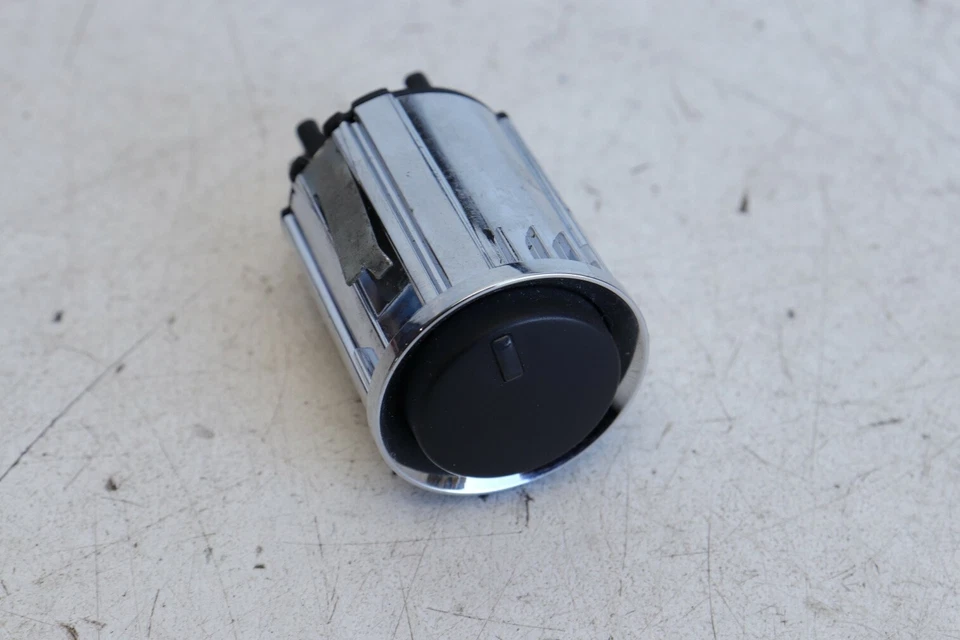 Aston Martin V8 Vantage Roadster 2008 Dash Glovebox Open Switch Button J156 - Photo 1/1