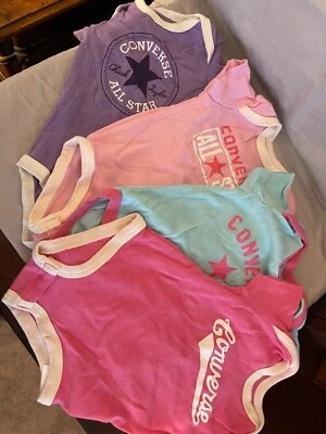 批量 4 件 - 匡威婴儿连体衣/3-6 个月 — 第 1/4 张图片