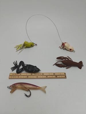 Лот из пяти 5 винтажных резиновых лягушек без сорняков + ползучий и гольян 3 дюйма зеленый и черный - Изображение 1 из 4