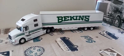 Volvo VNL 730 ( Bekins)- 2010 - SEMI REMORQUE AMERICAIM   1:43  Altaya - Photo 1/4