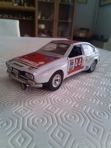 Burago 1:24 Alfa Romeo Alfetta GT Corse Kamei - Foto 1 di 9