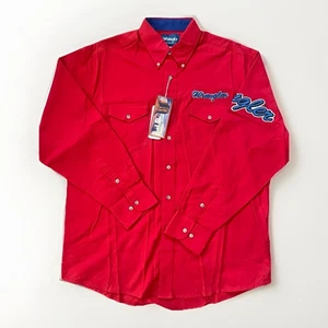 Neu mit Etikett Wrangler Herren L/S rotes Hemd Knopfleiste blau Logo gesticktes Design - Bild 1 von 4