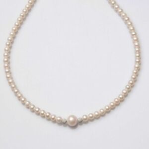 Collana filo perle naturali perla centrale sfere diamantate in oro bianco 18 kt