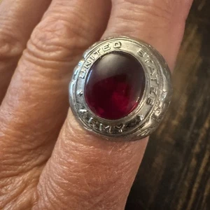 Vintage Sterling Silver United States Army Red Stone Size 8 Class Ring - Bild 1 von 9