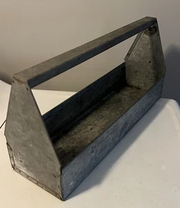 Cassetta degli attrezzi vintage in lamiera zincata con timpano fatta a mano vassoio porta attrezzi faccia aperta - Foto 1 di 7