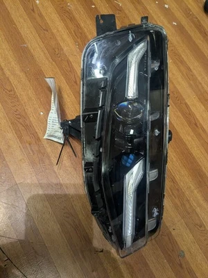 Faro derecho pasajero derecho Chevy Camaro 2019-2024 OEM faro LED Foto 1 de 4