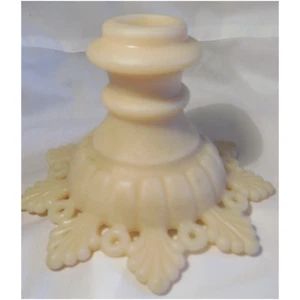 Westmoreland Ring & Petal Milk Glass Candlestick Vintage NICE CONDITION - Bild 1 von 4