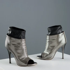 Tronchetti Argento Giuseppe Zanotti Pelle Second Hand N. 35 Originali - Foto 1 di 7