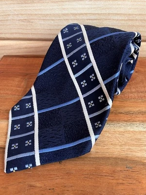 Corbata Lanvin vintage azul diseño forma cuadrada fondo ancho Foto 1 de 4