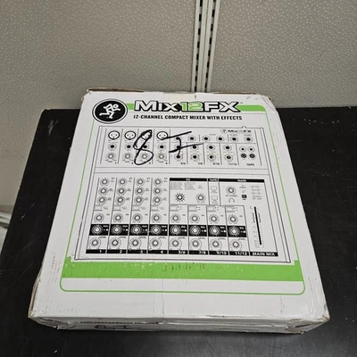 Mezclador compacto portátil resistente de 12 canales Mackie Mix12FX con FX - usado Foto 1 de 3