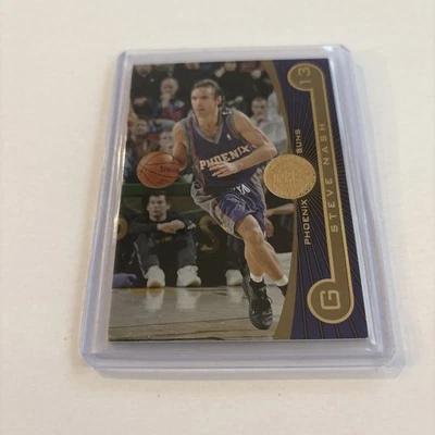 2005-06 Topps First Row Gold Rainbow /325 Steve Nash #17 HOF - Image 1 of 2