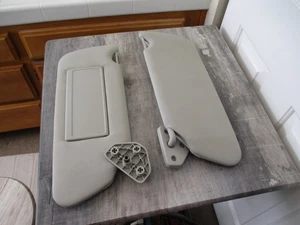 2006-2010 Hummer H3 Sun Visor Set Left and Right Gray OEM Clean No Light Model - Picture 1 of 9