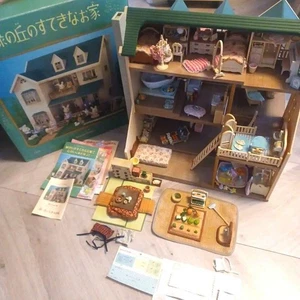Sylvanian Families Green Hill House with Furniture and Accessories - Picture 1 of 14