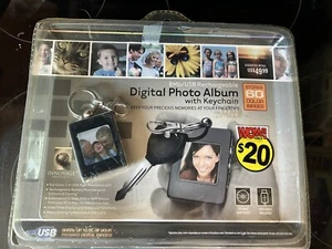 Innovage Digital Photo Album Key Chain 8Mb/USB - Picture 1 of 2