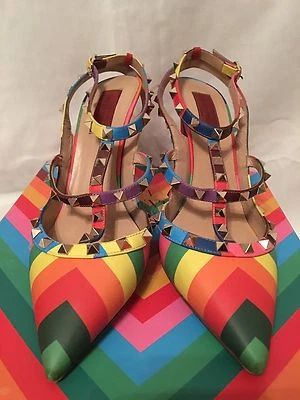 Valentino Garavani 1973 Rainbow Chevron Collection Rockstud T-Strap Tacones 40.5 Foto 1 de 4