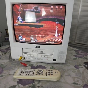 Vintage JVC 13"CRT Color TV VCR Combo White Retro Gaming with Remote All works - Picture 1 of 12