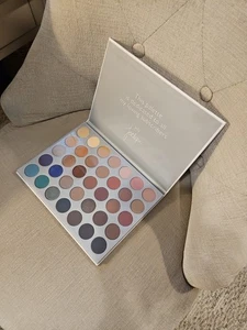 Morphe x Jaclyn Hill "The Jaclyn Hill Palette" (LIMITED EDITION)  - Picture 1 of 2