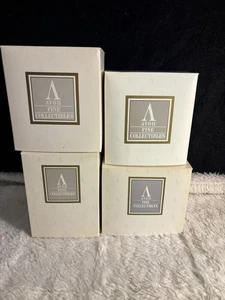 Menge 4 AVON Seasons Treasures Miniatur Teekanne Sammlung Sammlerstücke Neu im Karton Neu aus altem Lagerbestand - Bild 1 von 3
