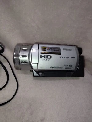 SONY HDR-UX1 HANDYCAM 4.0 MEGA PIXELS HD DVD CMOS SERIES CAMERA, BATTERY&CHARGER - Image 1 of 4