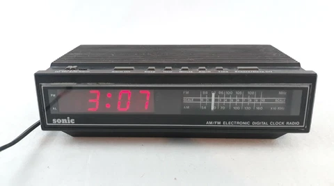 Vintage Retro Sonic CR100B AM/FM Electronic Digital Alarm Clock Radio Cover