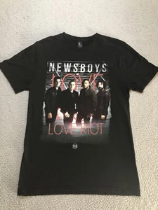 Newsboys T Shirt Uomo Medium 2016 Gods Not Dead Tour Concert Band Maglietta Grafica - Foto 1 di 14