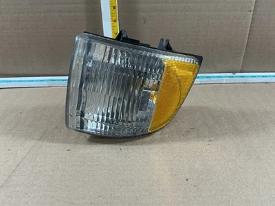 1999-2002 Dodge Ram 2500 Passenger Right Corner Park Light Turn Signal Lamp OEM - Image 1 of 4