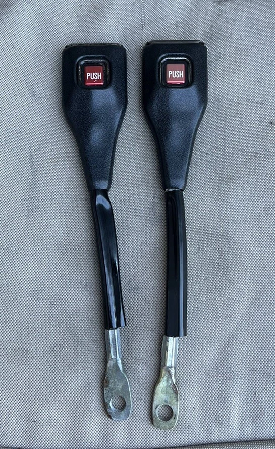 RARO MAZDA GIRATORIO 1975-81 COSMO RX5-121 CUPÉ ¡TALLOS DE CINTURÓN DE SEGURIDAD DELANTERO GENUINO! EC Foto 1 de 4