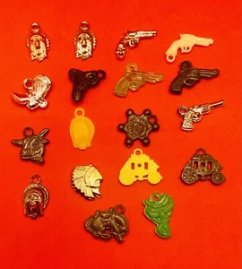 Vintage Lot of 18 Wild Wild West Western Gumball Machine Toy Charms 1960's - Picture 1 of 19