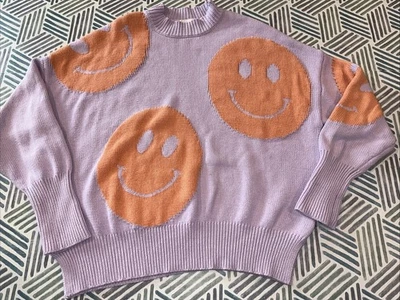 Suéter tamanho grande By Together Smiley Face tamanho P busto lavanda e laranja 54"" - Imagem 1 de 4