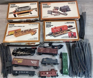 Vintage großes Konvolut alter Tyco Züge, Autos, Häuser, Zubehör! HO Scale Tyco - Bild 1 von 14