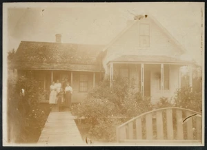 Photograph Family Three Daughters Corsage Farmhouse Architecture c1910 PP146 - Picture 1 of 4
